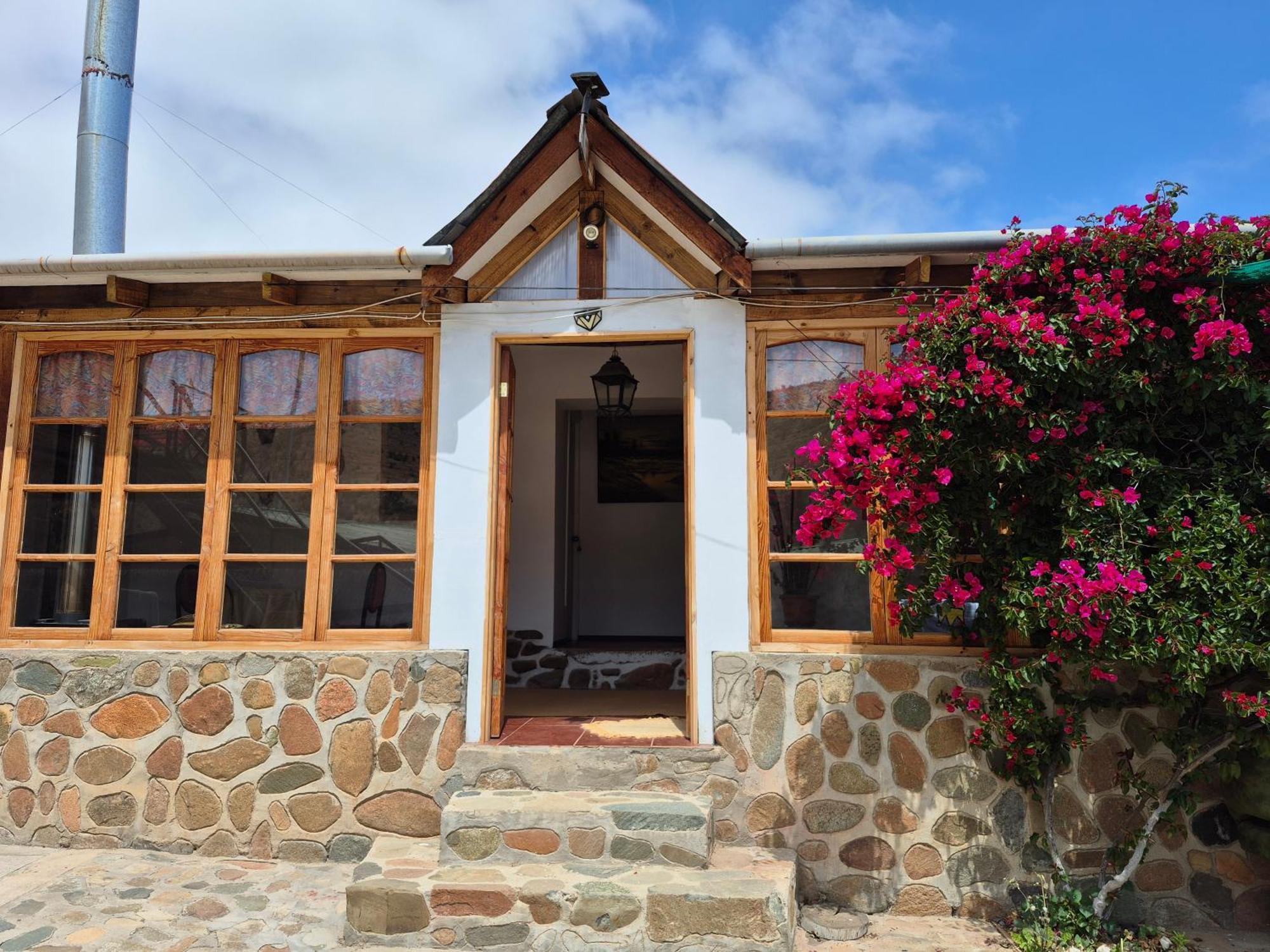 Hostal Los Almendros Canela Baja Esterno foto